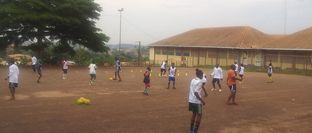 Escuela sociodeportiva de la Fundación Real Madrid en Yaoundé