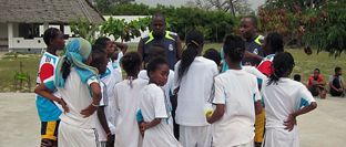 Escuela sociodeportiva de la Fundación Real Madrid en Kenia