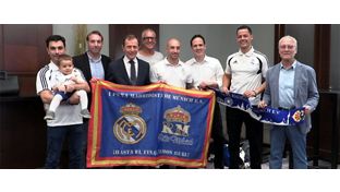 Butragueño recibe a la Peña Madridista La Primera de Múnich