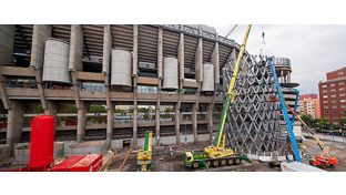 La structure des nouvelles tours du passage de la Castellana est visible