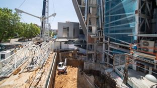 Dismantling of the east towers on Padre Damián street
