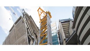 Construcción de los nuevos pilares del lateral de Padre Damián