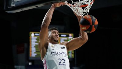 Tavares, Premio Gigante del Año