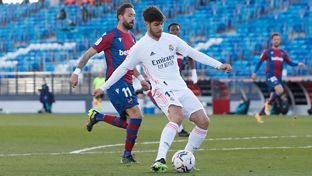 1-2: El Madrid pierde con diez frente al Levante
