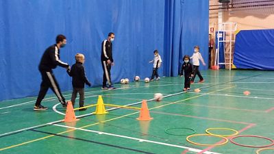 GSK visita las escuelas de las fundaciones Real Madrid y Ana Carolina Díez-Mahou