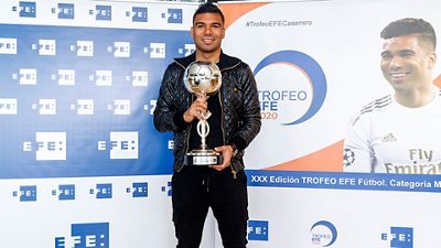 Casemiro recibe el Trofeo EFE al Mejor Jugador Iberoamericano de 2020