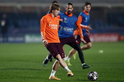 entrenamiento del real madrid en el estadio de bérgamo