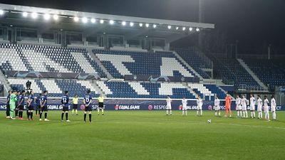 Minuto de silencio en el estadio de Bérgamo