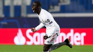 Mendy cumple 26 años