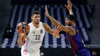 76-81: El Madrid pierde un Clásico muy igualado