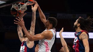 74-85: Exhibición del líder en el Buesa Arena