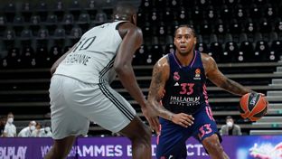 71-74: El Madrid gana la primera de sus cuatro finales por el playoff