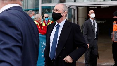 Florentino Pérez, con el equipo en Liverpool