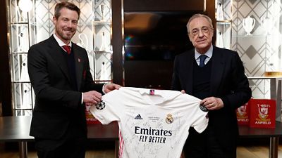 Intercambio de regalos en Anfield