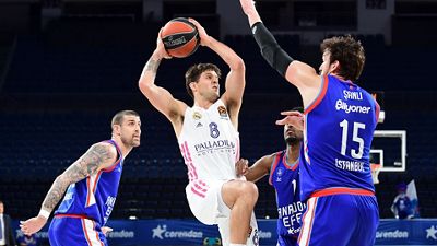 90-63: El primer asalto del playoff es para el Efes