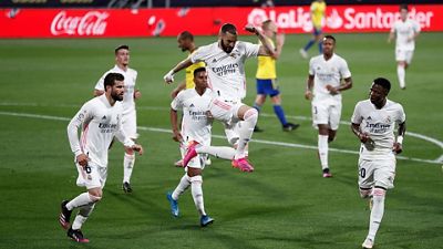 0-3: Doblete de Benzema y triunfo en Cádiz