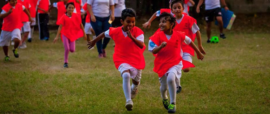Escuela sociodeportiva de la Fundación Real Madrid en colaboración con la Asociación Obras Sociales Sor María Romero