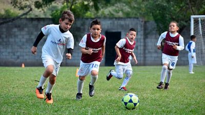 Las escuelas sociodeportivas en El Salvador retoman la actividad presencial