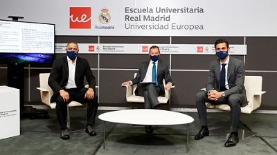 Roberto Carlos y Arbeloa, en la tercera jornada de la Semana Blanca de la Escuela Universitaria Real Madrid Universidad Europea