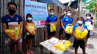 Distribución de material en las escuelas de la Fundación en Filipinas