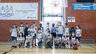 Endesa visita con Casillas la escuela de baloncesto adaptado Fernando Martín