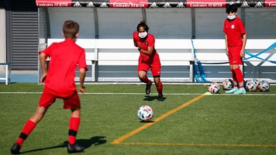 Niños de todo el mundo vuelven a realizar clínics con la Fundación en la Ciudad Real Madrid