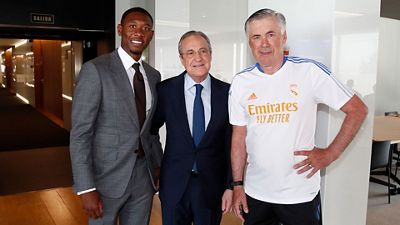 Alaba saludó a Ancelotti y a sus nuevos compañeros