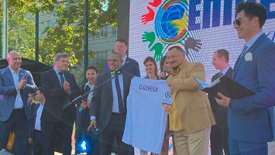 Roberto Carlos inaugura en Ucrania las nuevas escuelas de la Fundación con Epicentr for children
