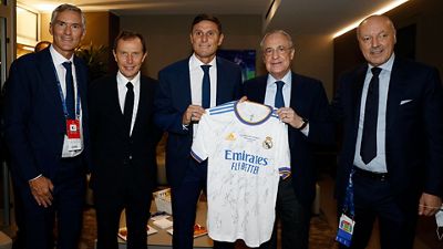 Intercambio de obsequios antes del partido