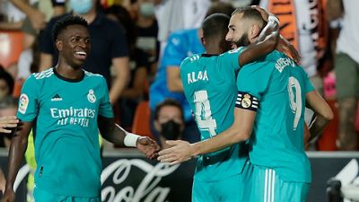 1-2: El Madrid remonta y sale líder de Mestalla