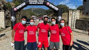 Beneficiarios del programa para personas sin hogar de la Fundación participaron en la Spartan Race