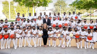 Casillas visita con la Fundación Grupo Bafar las escuelas en México