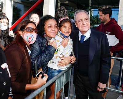 el presidente con el equipo en barcelona