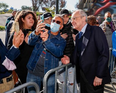 el presidente con el equipo en barcelona