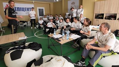 Las escuelas en Ucrania son las primeras en retomar las formaciones presenciales de la Fundación Real Madrid