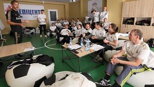 Las escuelas en Ucrania son las primeras en retomar las formaciones presenciales de la Fundación Real Madrid