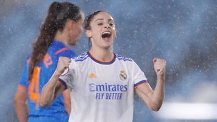 Doblete de Esther y victoria contra el Valencia