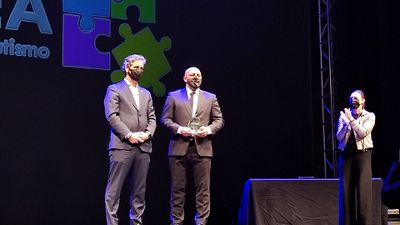 La Fundación Real Madrid recibe el reconocimiento de la Fundación ConecTEA