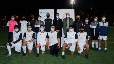 Arbeloa visita con Fundación ”la Caixa” la escuela de El Pozo