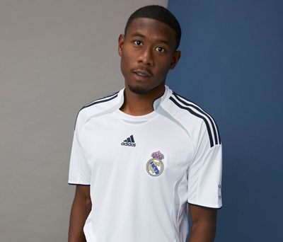 el real madrid y adidas presentan la camiseta de la nueva colección teamgeist