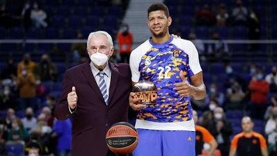 Tavares, elegido MVP de noviembre en la Euroliga