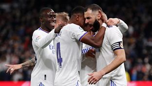 El Madrid gana el derbi y sigue firme en el liderato