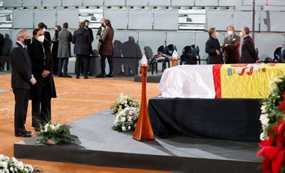 el presidente en la capilla ardiente de manolo santana