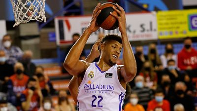 87-92: Leaders leaders open year with another road win