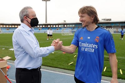 el presidente acudió al entrenamiento del equipo