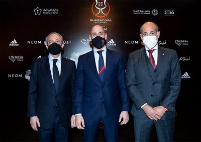 intercambio de obsequios en la final de la supercopa