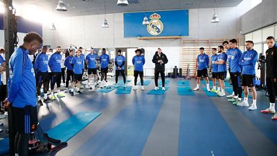 Minuto de silencio por Gento en la Ciudad Real Madrid