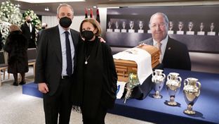 Santiago Bernabéu bids Gento a touching farewell