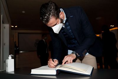 capilla ardiente de paco gento en el santiago bernabéu