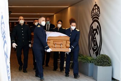 capilla ardiente de paco gento en el santiago bernabéu